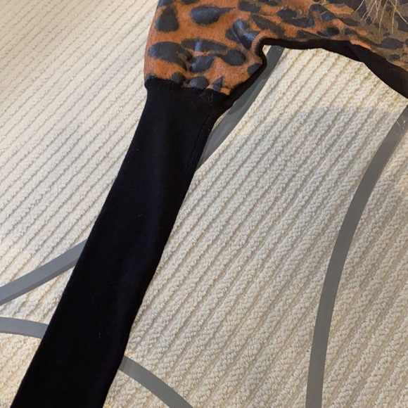 Unique turtle neck sweater - Picture 3 of 8